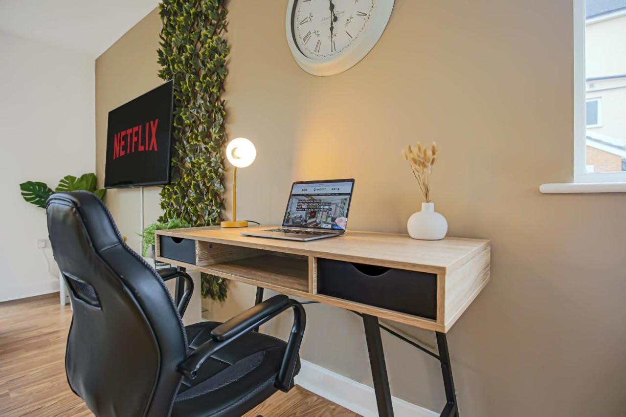 Stylish Apartment With Balcony, Free Parking, Fast Wifi And Smart Tv With Sky And Netflix By Yoko Property Milton Keynes Buitenkant foto